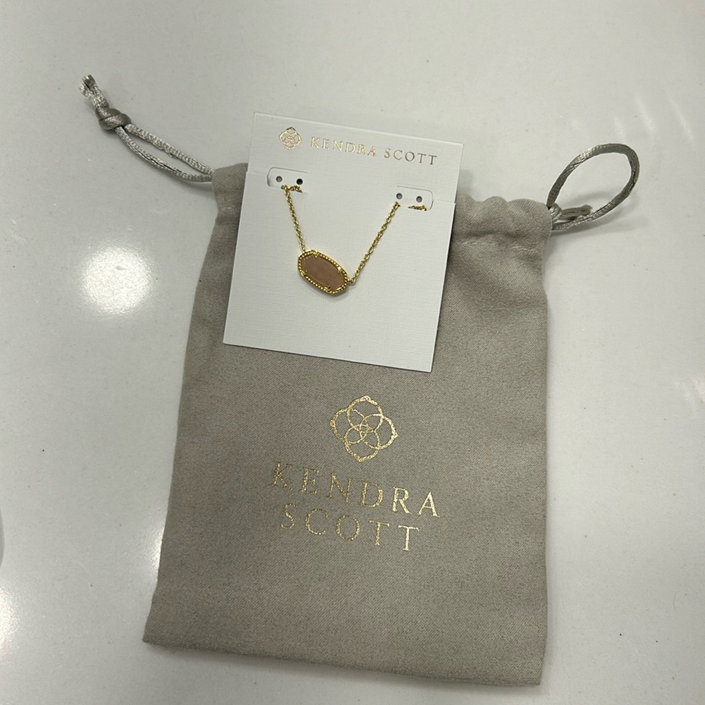 Kendra Scott necklace